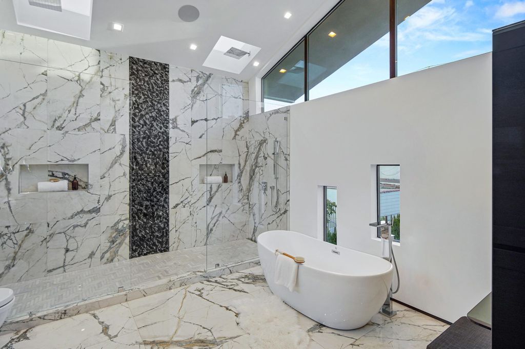 The Home in Beverly Grove is a brand-new 2021 geometric modern using an intricate blend of materials and architectural elements now available for sale. This home located at 542 N Vista St, Los Angeles, California