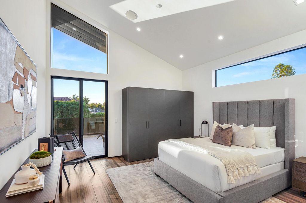 The Home in Beverly Grove is a brand-new 2021 geometric modern using an intricate blend of materials and architectural elements now available for sale. This home located at 542 N Vista St, Los Angeles, California