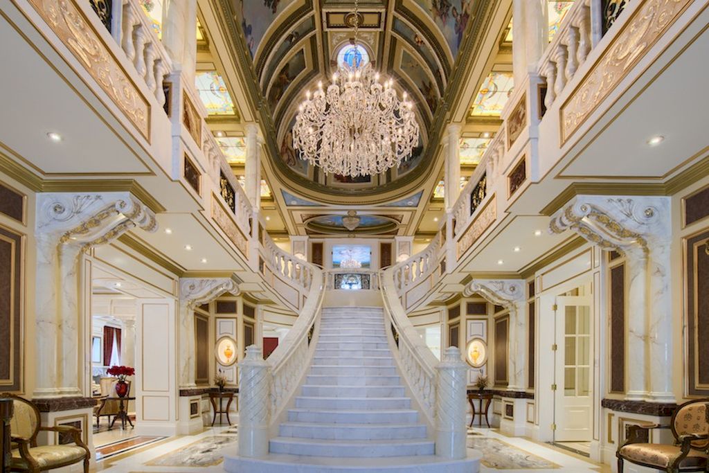 The Mansion in Ontario is a luxurious home now available for sale. This home located at 30 Fifeshire Rd, Toronto, ON M2L 2G6, Canada