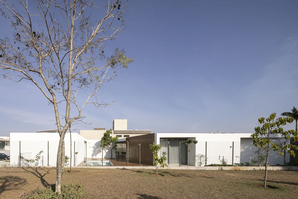 Couri House Elegant single story one by ARQBR Arquitetura e Urbanismo 15
