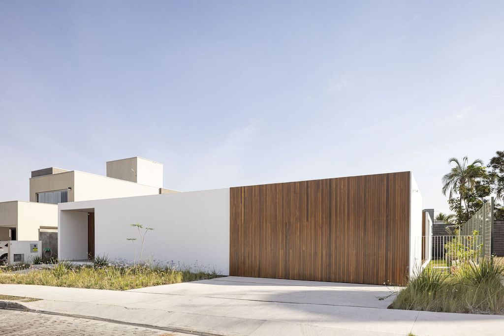 Couri House Elegant single story one by ARQBR Arquitetura e Urbanismo 25
