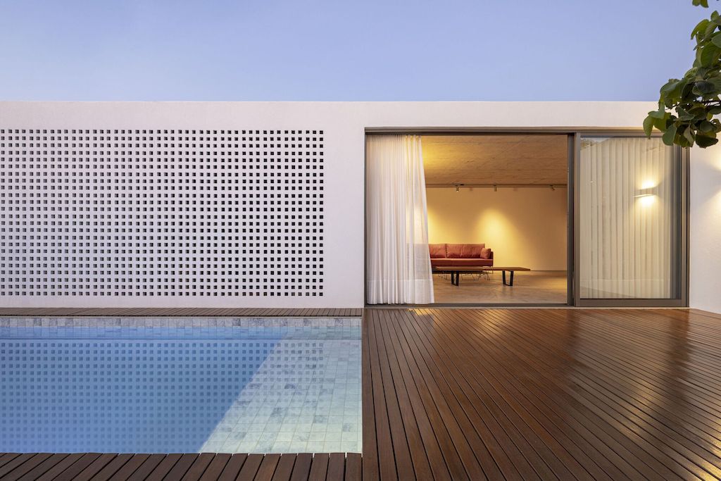Couri House Elegant single story one by ARQBR Arquitetura e Urbanismo 3