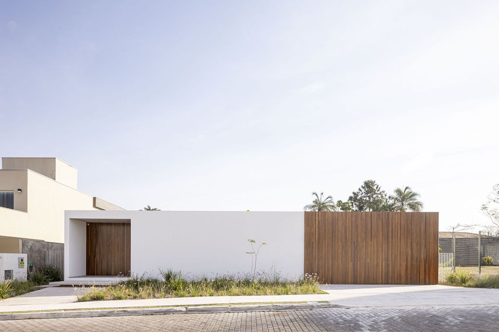 Couri House Elegant single story one by ARQBR Arquitetura e Urbanismo 5