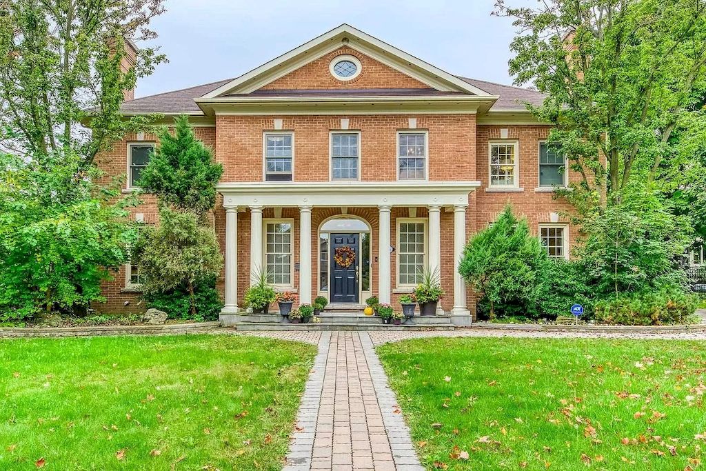 The Georgian Style Home in Ontario is a luxurious home now available for sale. This home located at 46 Byron St, Oakville, ON L6J 7P9, Canada