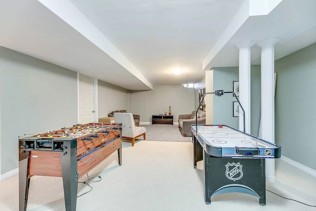 The Georgian Style Home in Ontario is a luxurious home now available for sale. This home located at 46 Byron St, Oakville, ON L6J 7P9, Canada