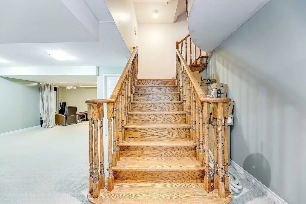 The Georgian Style Home in Ontario is a luxurious home now available for sale. This home located at 46 Byron St, Oakville, ON L6J 7P9, Canada