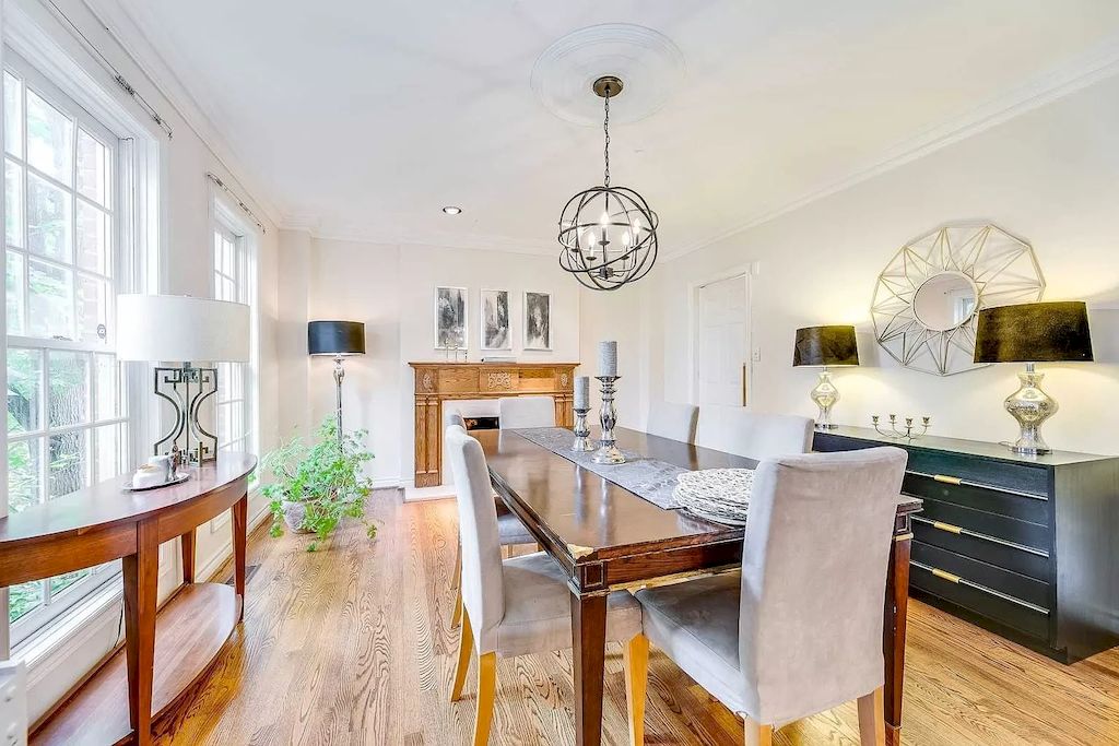 The Georgian Style Home in Ontario is a luxurious home now available for sale. This home located at 46 Byron St, Oakville, ON L6J 7P9, Canada