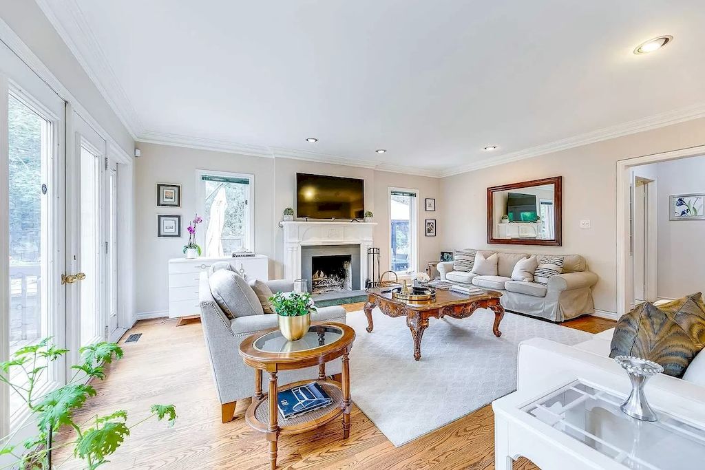 The Georgian Style Home in Ontario is a luxurious home now available for sale. This home located at 46 Byron St, Oakville, ON L6J 7P9, Canada