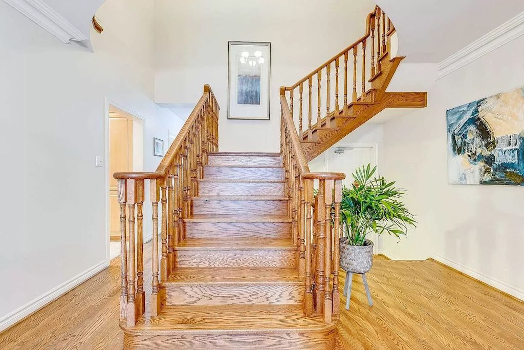 The Georgian Style Home in Ontario is a luxurious home now available for sale. This home located at 46 Byron St, Oakville, ON L6J 7P9, Canada