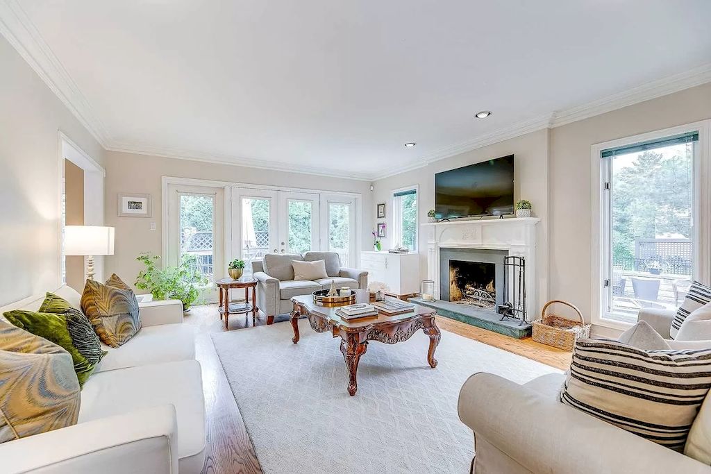 The Georgian Style Home in Ontario is a luxurious home now available for sale. This home located at 46 Byron St, Oakville, ON L6J 7P9, Canada