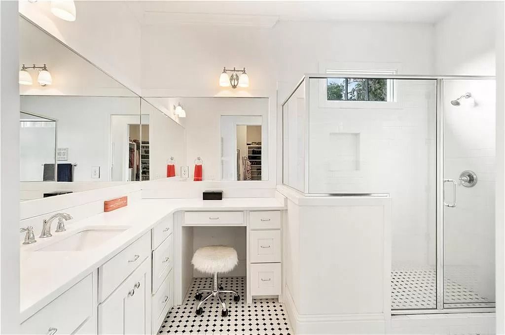 The Home in Georgia is a luxurious home which is well constructed under South Florida architecture influence now available for sale. This home located at 400 Hawkins Island Dr, Saint Simons Island, Georgia; offering 06 bedrooms and 06 bathrooms with 5,985 square feet of living spaces. 