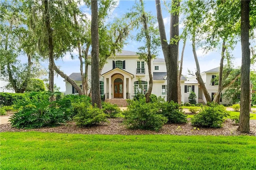 The Home in Georgia is a luxurious home which is well constructed under South Florida architecture influence now available for sale. This home located at 400 Hawkins Island Dr, Saint Simons Island, Georgia; offering 06 bedrooms and 06 bathrooms with 5,985 square feet of living spaces. 