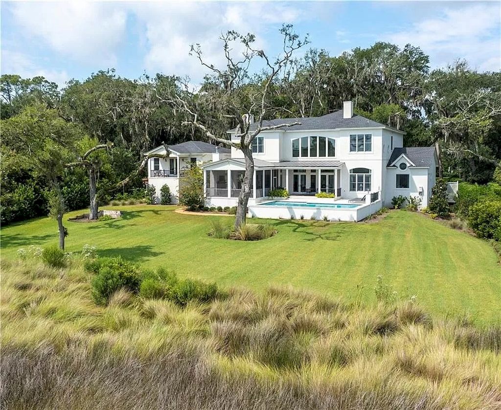 The Home in Georgia is a luxurious home which is well constructed under South Florida architecture influence now available for sale. This home located at 400 Hawkins Island Dr, Saint Simons Island, Georgia; offering 06 bedrooms and 06 bathrooms with 5,985 square feet of living spaces. 