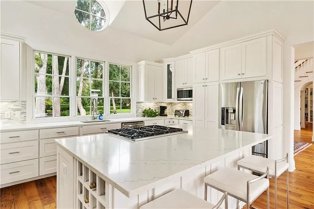 The Home in Georgia is a luxurious home which is well constructed under South Florida architecture influence now available for sale. This home located at 400 Hawkins Island Dr, Saint Simons Island, Georgia; offering 06 bedrooms and 06 bathrooms with 5,985 square feet of living spaces. 