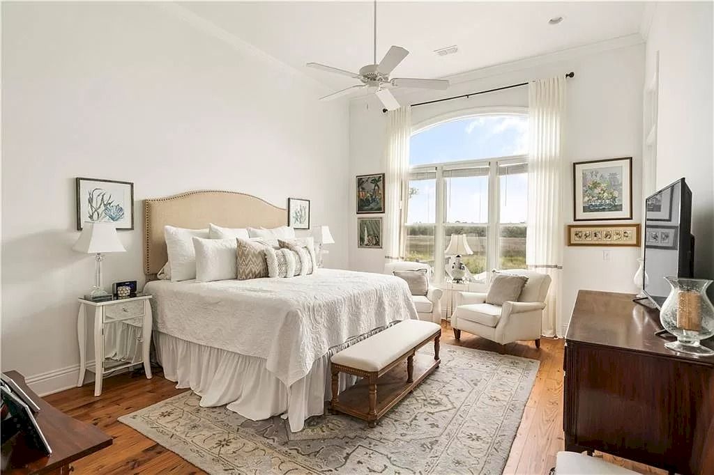 The Home in Georgia is a luxurious home which is well constructed under South Florida architecture influence now available for sale. This home located at 400 Hawkins Island Dr, Saint Simons Island, Georgia; offering 06 bedrooms and 06 bathrooms with 5,985 square feet of living spaces. 
