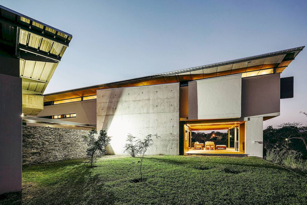 House M a Stunning Truly African Home by Elphick Proome Architects 1