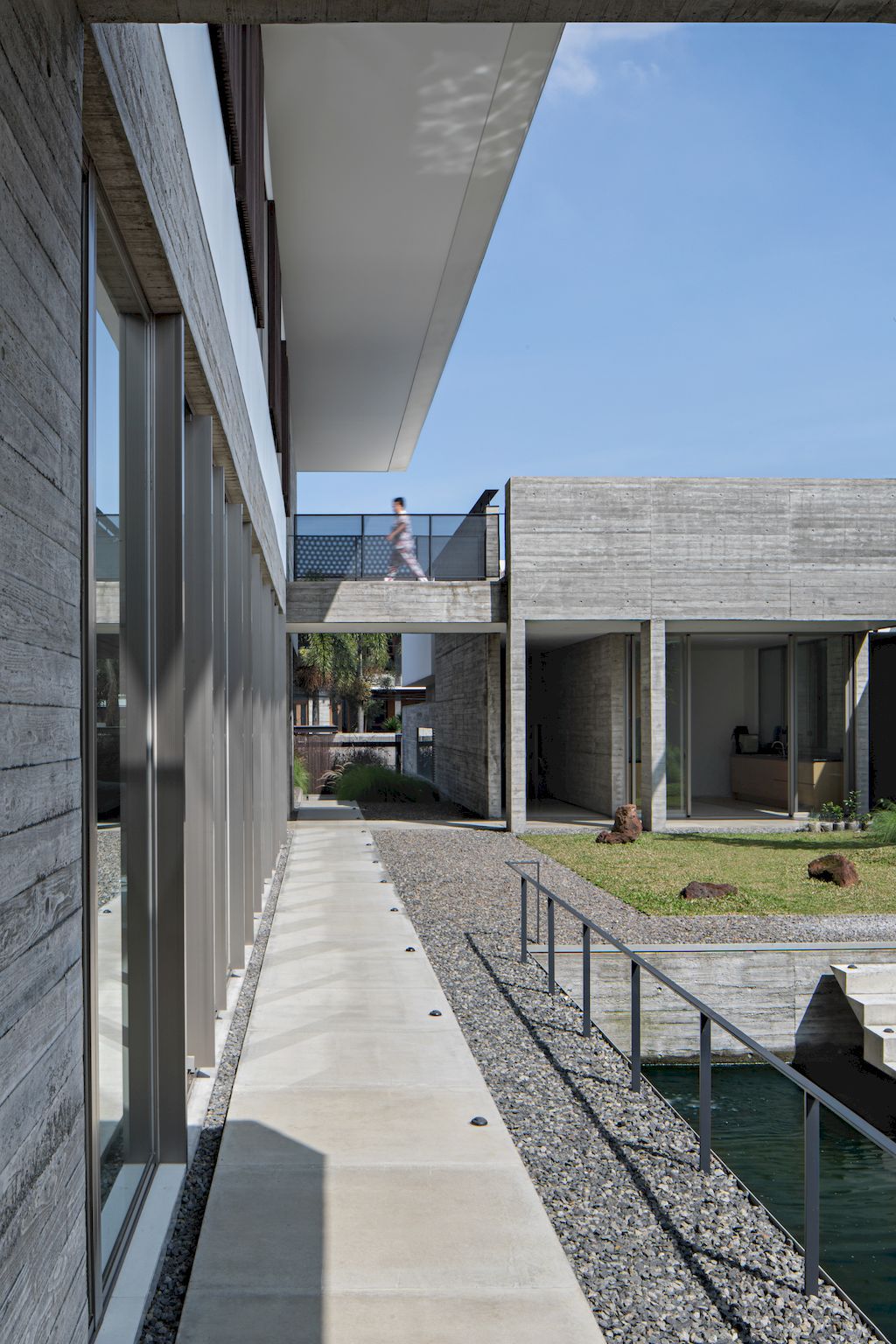 Hover House with rustic & brutal of concrete Design by Pranala Associates