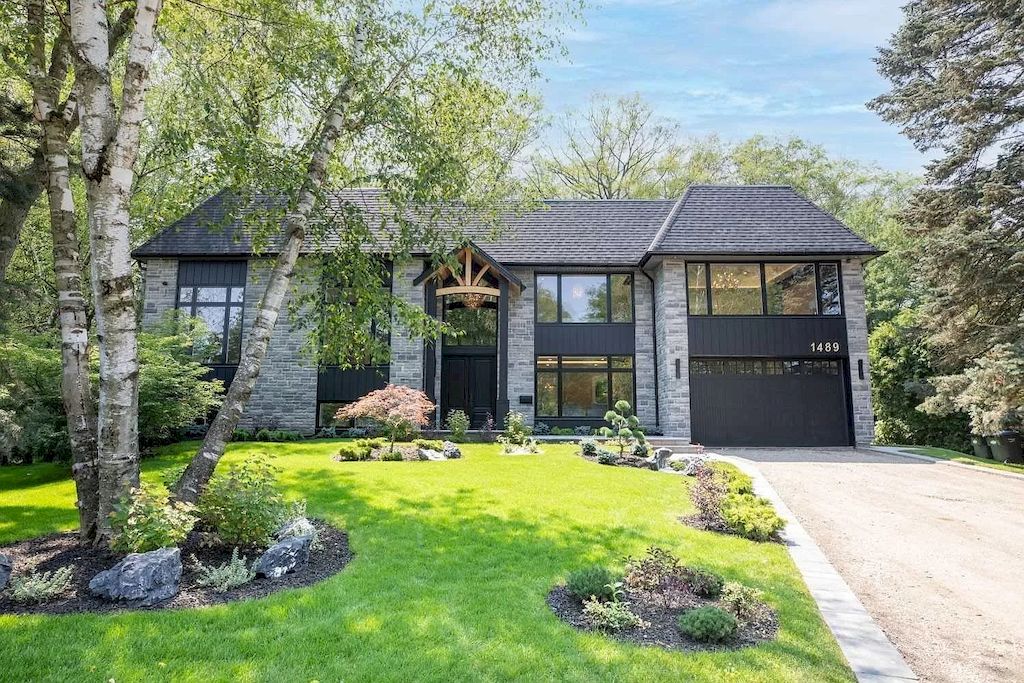 The Magnificent Home in Ontario is a spectacular home now available for sale. This home located at 1489 Rogerswood Ct, Mississauga, ON L5J 1R7, Canada