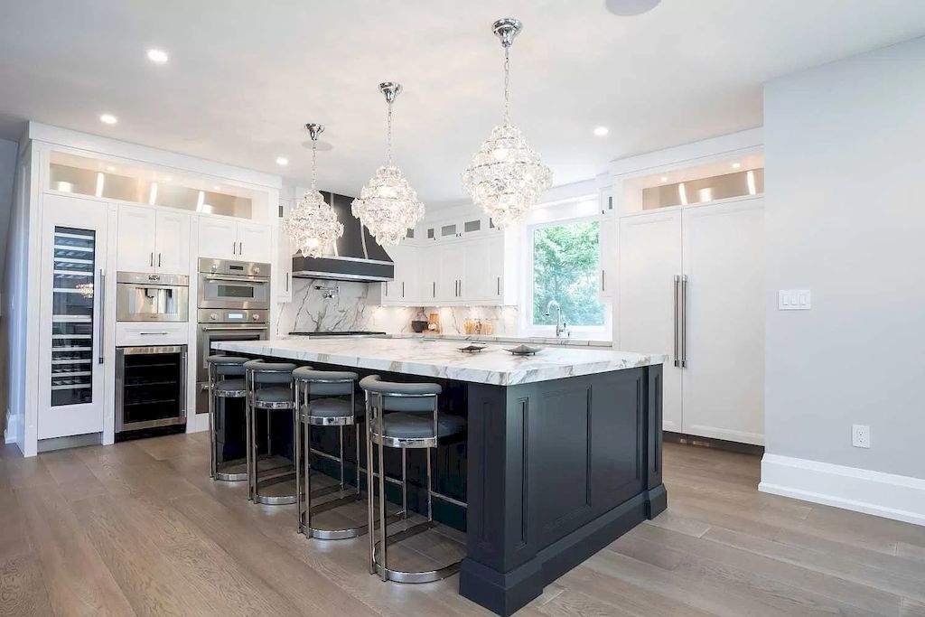 The Magnificent Home in Ontario is a spectacular home now available for sale. This home located at 1489 Rogerswood Ct, Mississauga, ON L5J 1R7, Canada