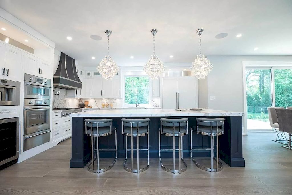 The Magnificent Home in Ontario is a spectacular home now available for sale. This home located at 1489 Rogerswood Ct, Mississauga, ON L5J 1R7, Canada
