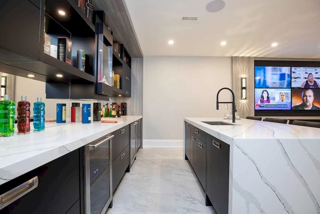 The Magnificent Home in Ontario is a spectacular home now available for sale. This home located at 1489 Rogerswood Ct, Mississauga, ON L5J 1R7, Canada
