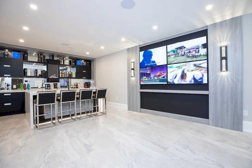 The Magnificent Home in Ontario is a spectacular home now available for sale. This home located at 1489 Rogerswood Ct, Mississauga, ON L5J 1R7, Canada