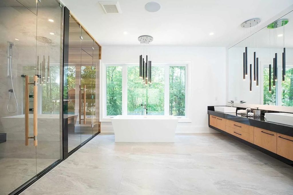 The Magnificent Home in Ontario is a spectacular home now available for sale. This home located at 1489 Rogerswood Ct, Mississauga, ON L5J 1R7, Canada