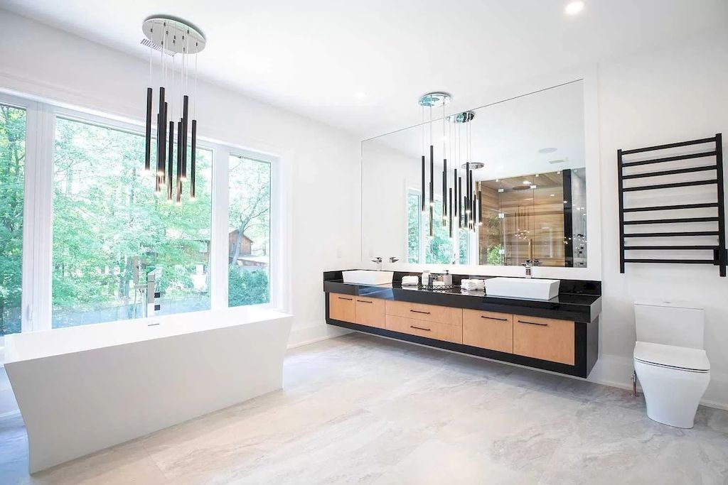 The Magnificent Home in Ontario is a spectacular home now available for sale. This home located at 1489 Rogerswood Ct, Mississauga, ON L5J 1R7, Canada
