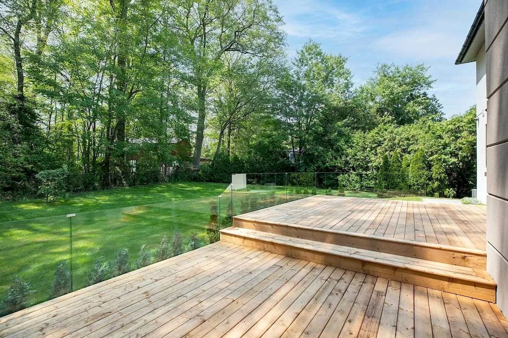 The Magnificent Home in Ontario is a spectacular home now available for sale. This home located at 1489 Rogerswood Ct, Mississauga, ON L5J 1R7, Canada