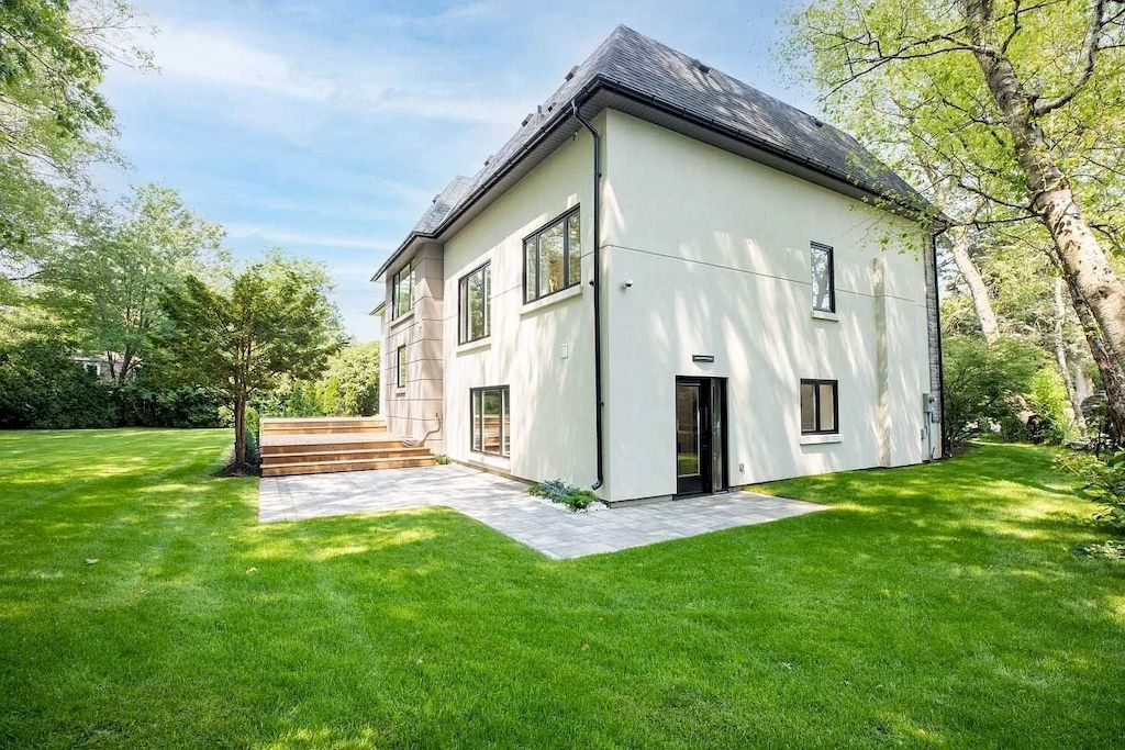 The Magnificent Home in Ontario is a spectacular home now available for sale. This home located at 1489 Rogerswood Ct, Mississauga, ON L5J 1R7, Canada