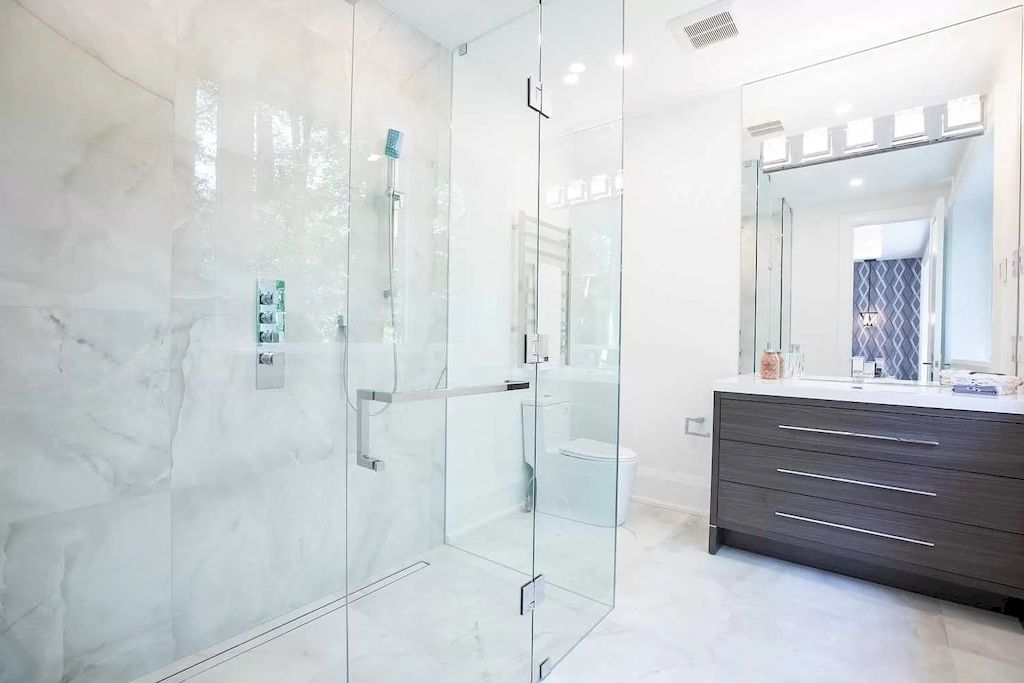 The Magnificent Home in Ontario is a spectacular home now available for sale. This home located at 1489 Rogerswood Ct, Mississauga, ON L5J 1R7, Canada