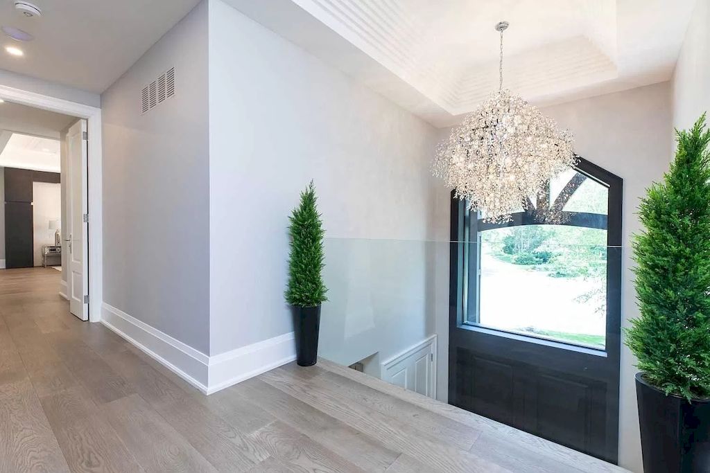 The Magnificent Home in Ontario is a spectacular home now available for sale. This home located at 1489 Rogerswood Ct, Mississauga, ON L5J 1R7, Canada