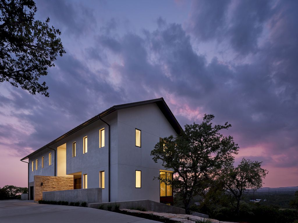 Manifold House Stunning farmhouse typology by Matt Fajkus Architecture 12