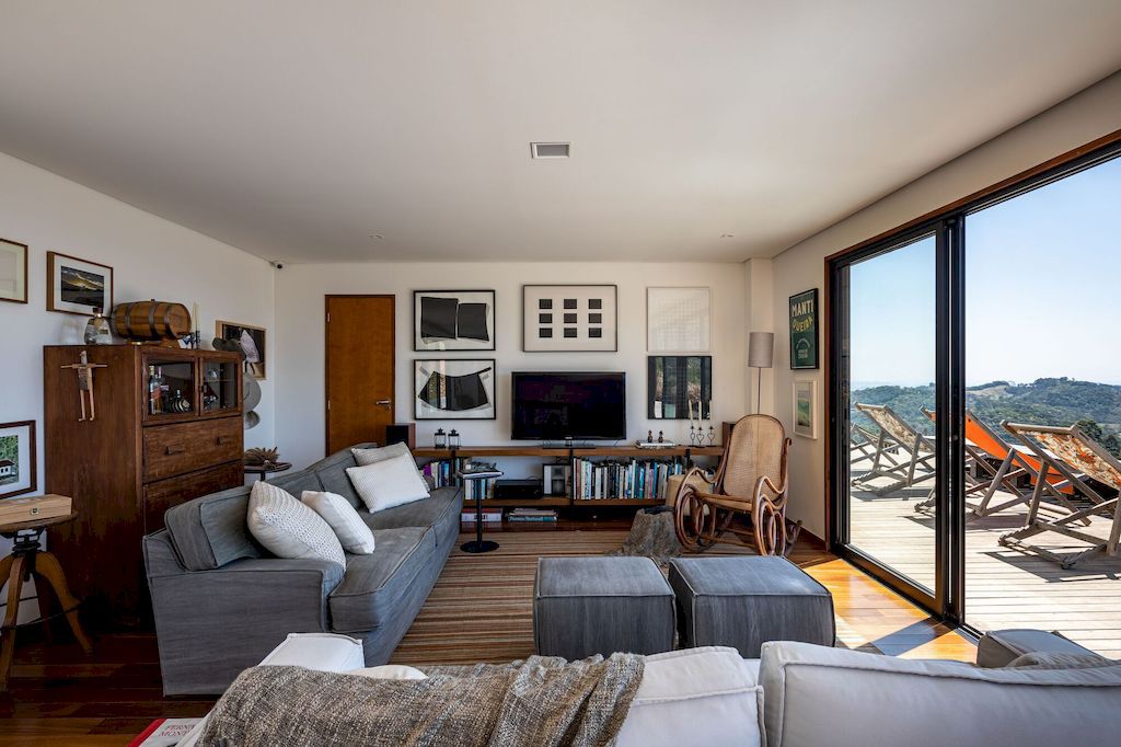 Modhus Goncalves House with overall view of mountain by HUS Arquitetos 14