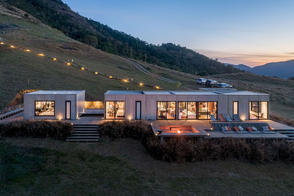 Modhus Goncalves House with overall view of mountain by HUS Arquitetos 6