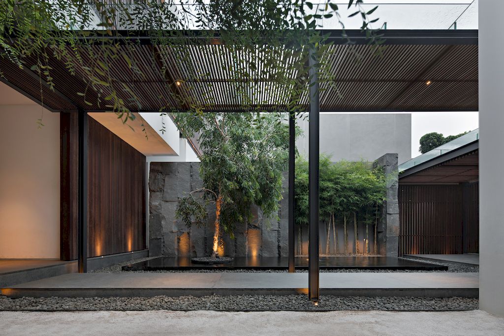 Palm Street House Balances Luxury and the Nature by Pranala Associates 10
