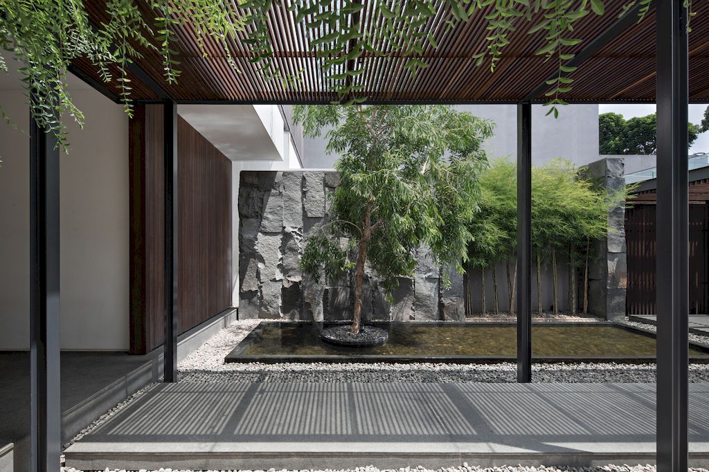 Palm Street House Balances Luxury and the Nature by Pranala Associates 14