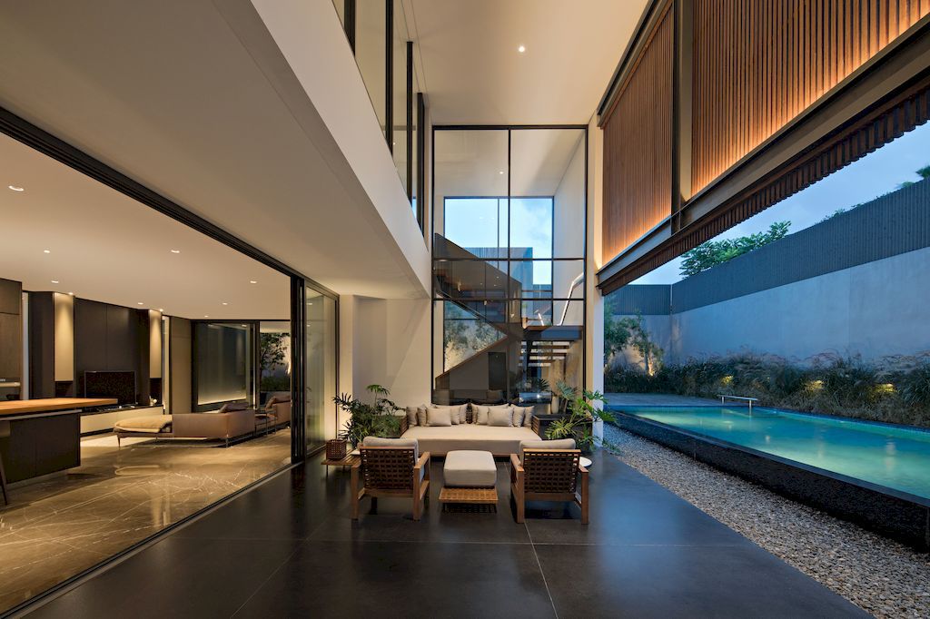 Palm Street House Balances Luxury and the Nature by Pranala Associates 20