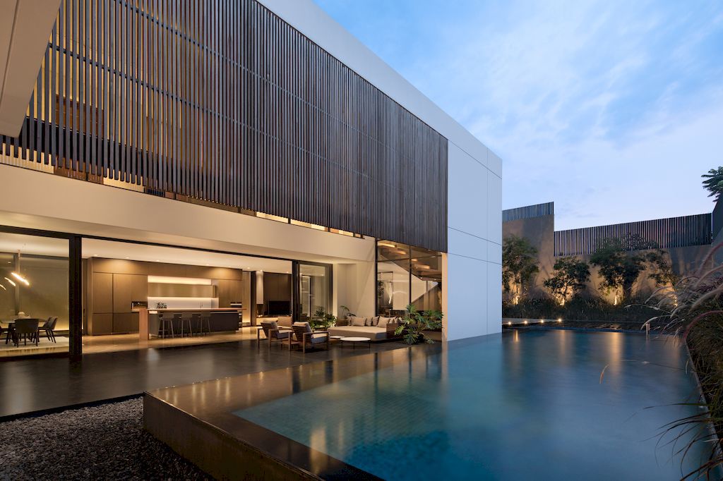 Palm Street House Balances Luxury and the Nature by Pranala Associates 22