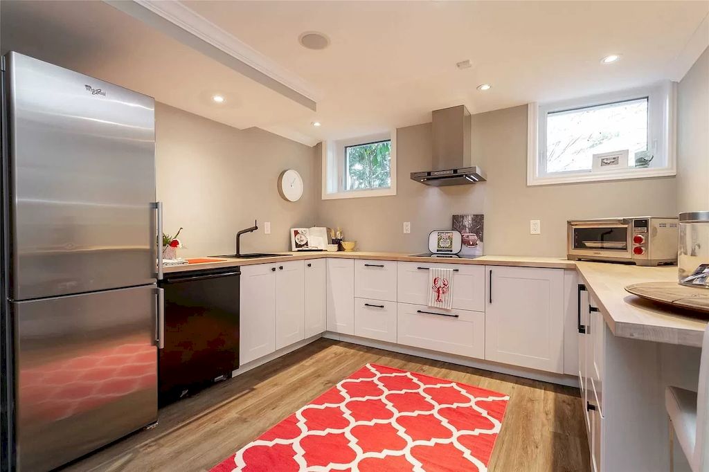 The Upgraded Multi Generational Home in Ontario is a luxurious home now available for sale. This home located at 143 Wedgewood Dr, Oakville, ON L6J 4R6, Canada