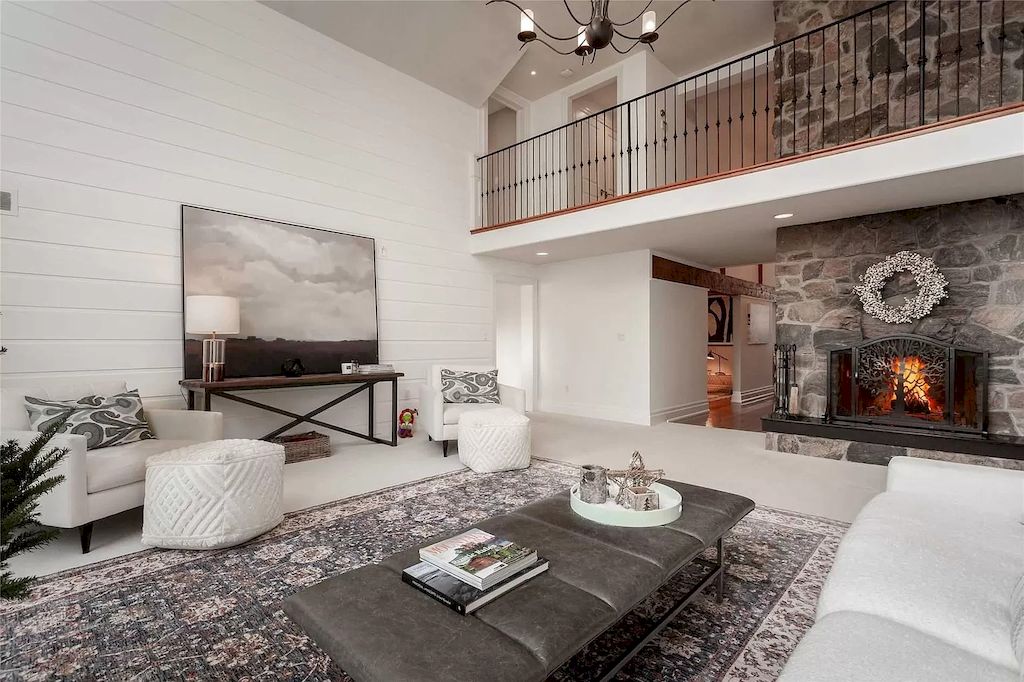 The Upgraded Multi Generational Home in Ontario is a luxurious home now available for sale. This home located at 143 Wedgewood Dr, Oakville, ON L6J 4R6, Canada