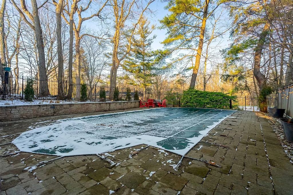 The Upgraded Multi Generational Home in Ontario is a luxurious home now available for sale. This home located at 143 Wedgewood Dr, Oakville, ON L6J 4R6, Canada