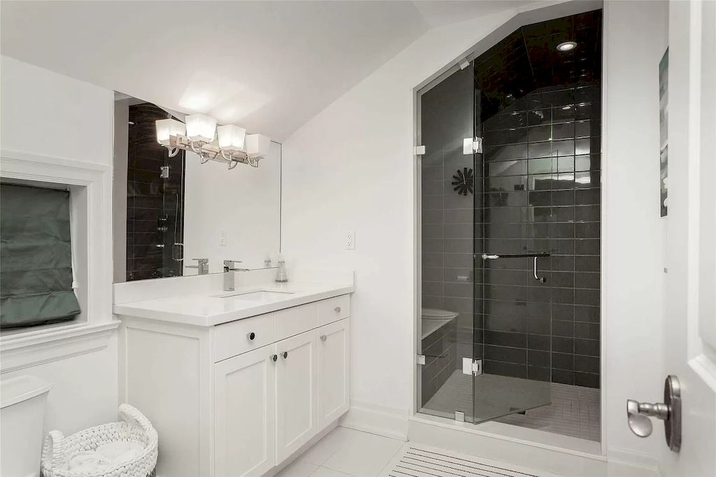 The Upgraded Multi Generational Home in Ontario is a luxurious home now available for sale. This home located at 143 Wedgewood Dr, Oakville, ON L6J 4R6, Canada