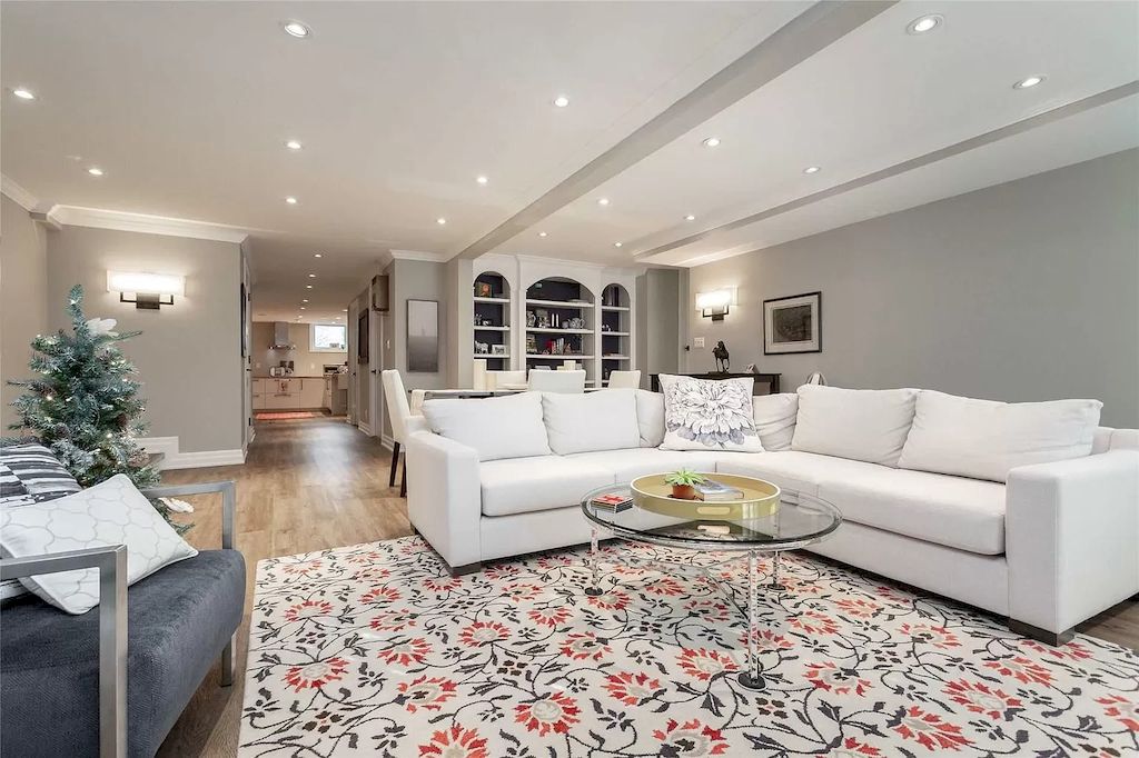 The Upgraded Multi Generational Home in Ontario is a luxurious home now available for sale. This home located at 143 Wedgewood Dr, Oakville, ON L6J 4R6, Canada