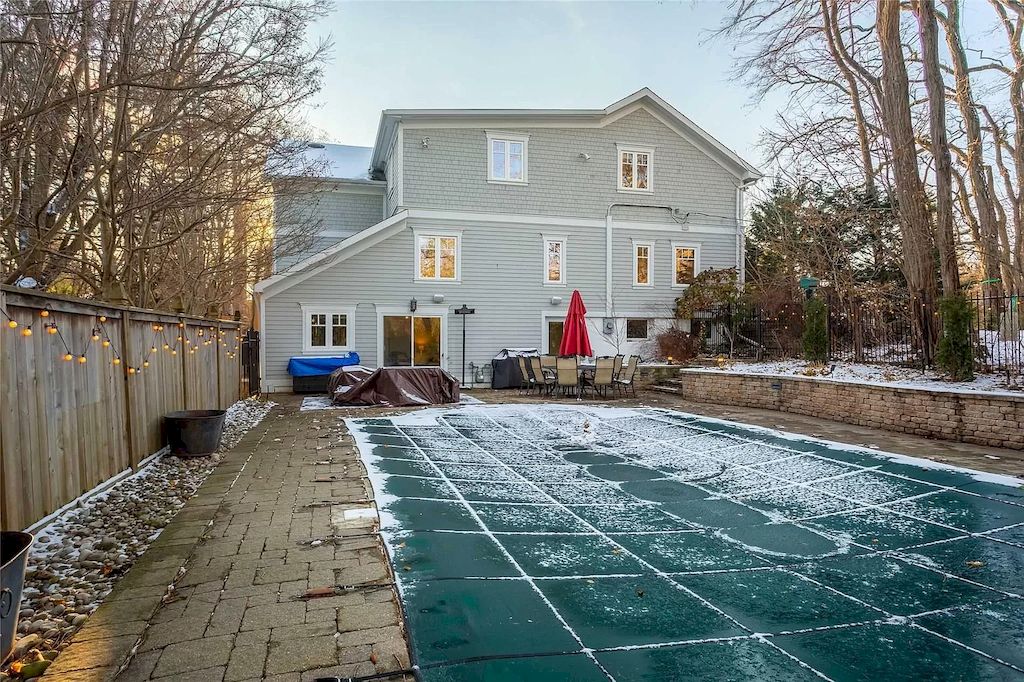 The Upgraded Multi Generational Home in Ontario is a luxurious home now available for sale. This home located at 143 Wedgewood Dr, Oakville, ON L6J 4R6, Canada