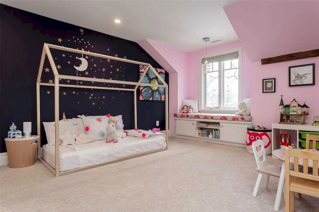The Upgraded Multi Generational Home in Ontario is a luxurious home now available for sale. This home located at 143 Wedgewood Dr, Oakville, ON L6J 4R6, Canada