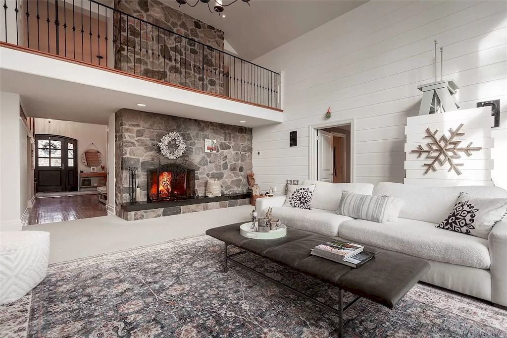The Upgraded Multi Generational Home in Ontario is a luxurious home now available for sale. This home located at 143 Wedgewood Dr, Oakville, ON L6J 4R6, Canada