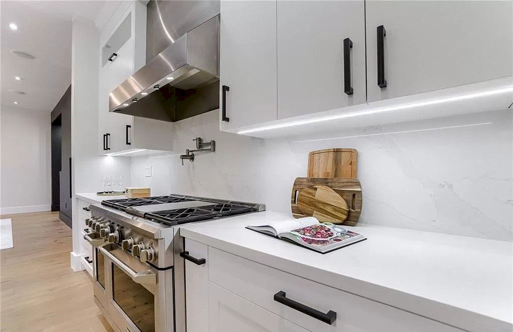 The Contemporary Custom Home in Ontario is a luxurious home now available for sale. This home located at 2450 Meadowood Cres, Oakville, ON L6L 1V6, Canada