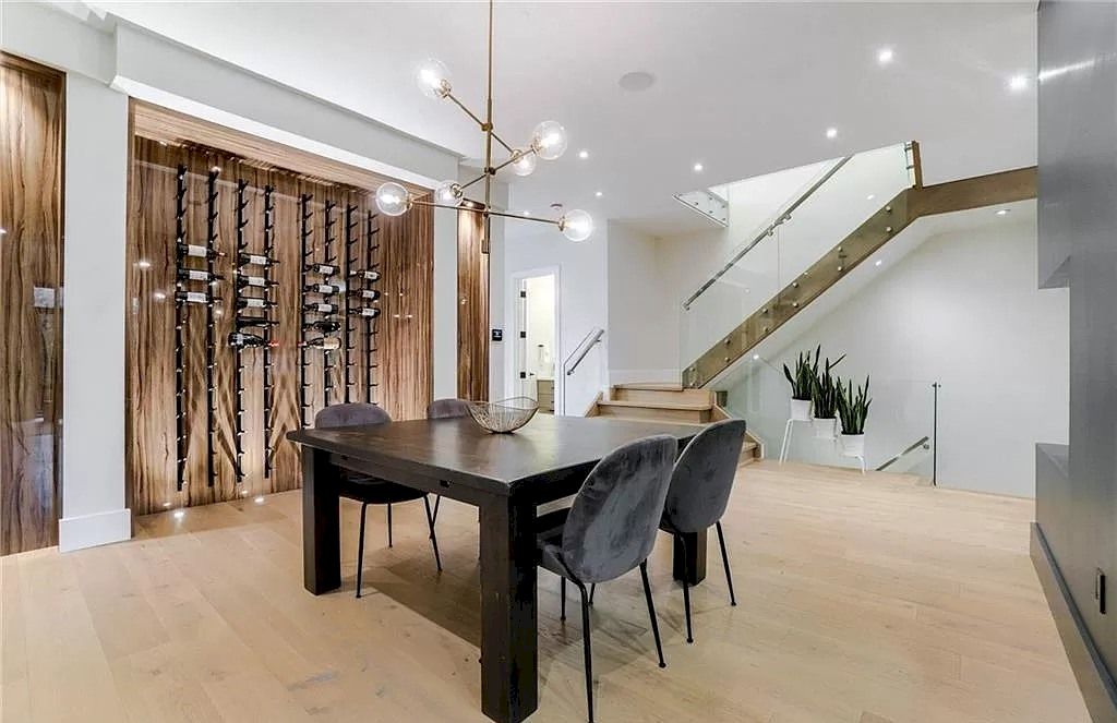 The Contemporary Custom Home in Ontario is a luxurious home now available for sale. This home located at 2450 Meadowood Cres, Oakville, ON L6L 1V6, Canada