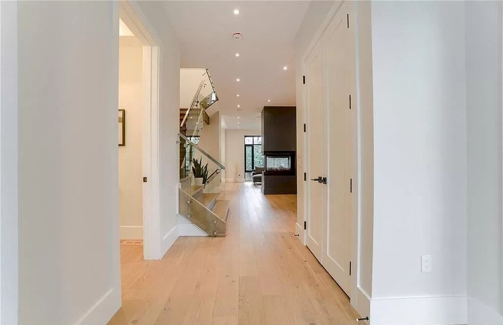 The Contemporary Custom Home in Ontario is a luxurious home now available for sale. This home located at 2450 Meadowood Cres, Oakville, ON L6L 1V6, Canada